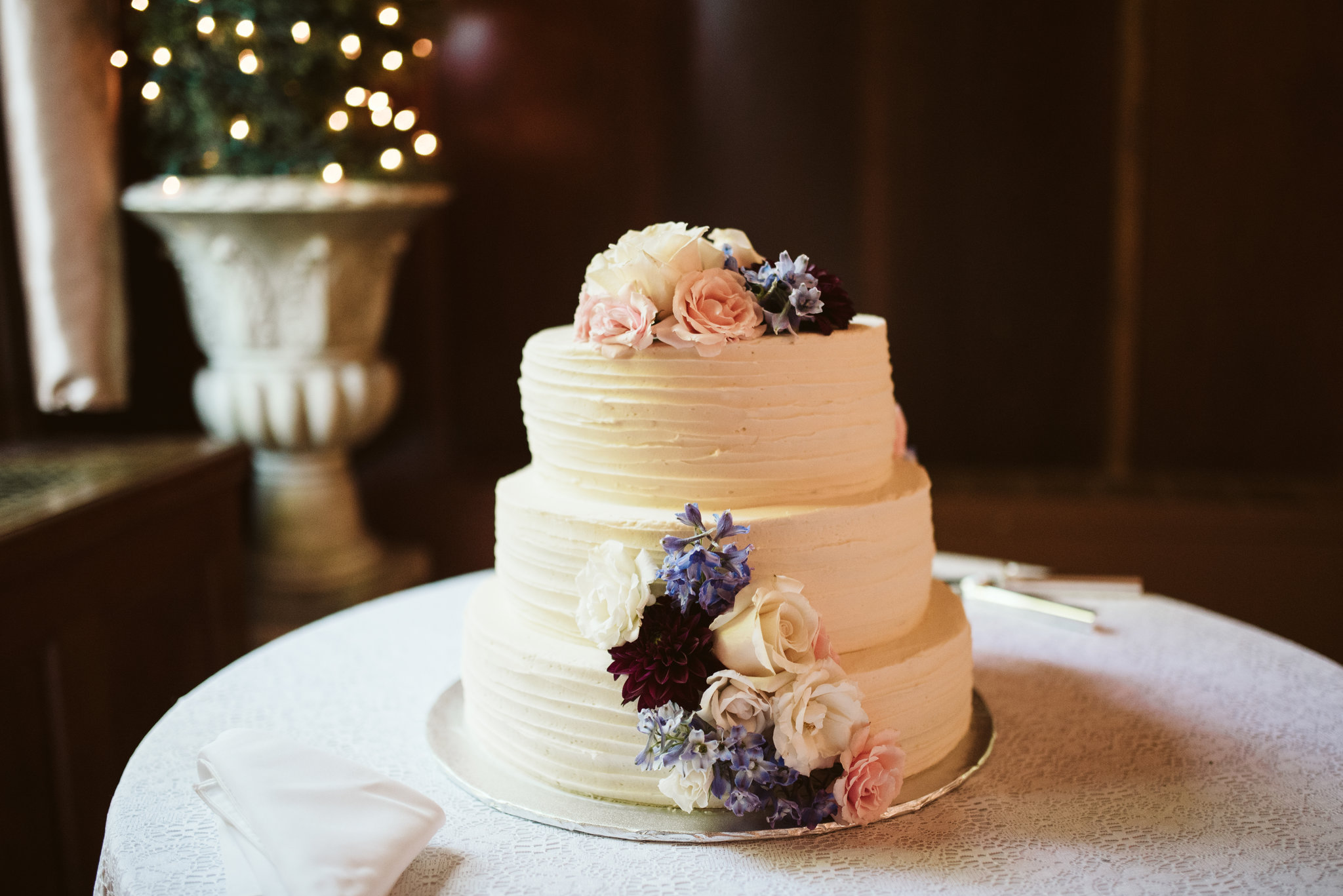  Ellicott City, Baltimore Wedding Photographer, Wayside Inn, Summer Wedding, Romantic, Traditional, Detail Photo of Wedding Cake, Once Upon a Crumb 