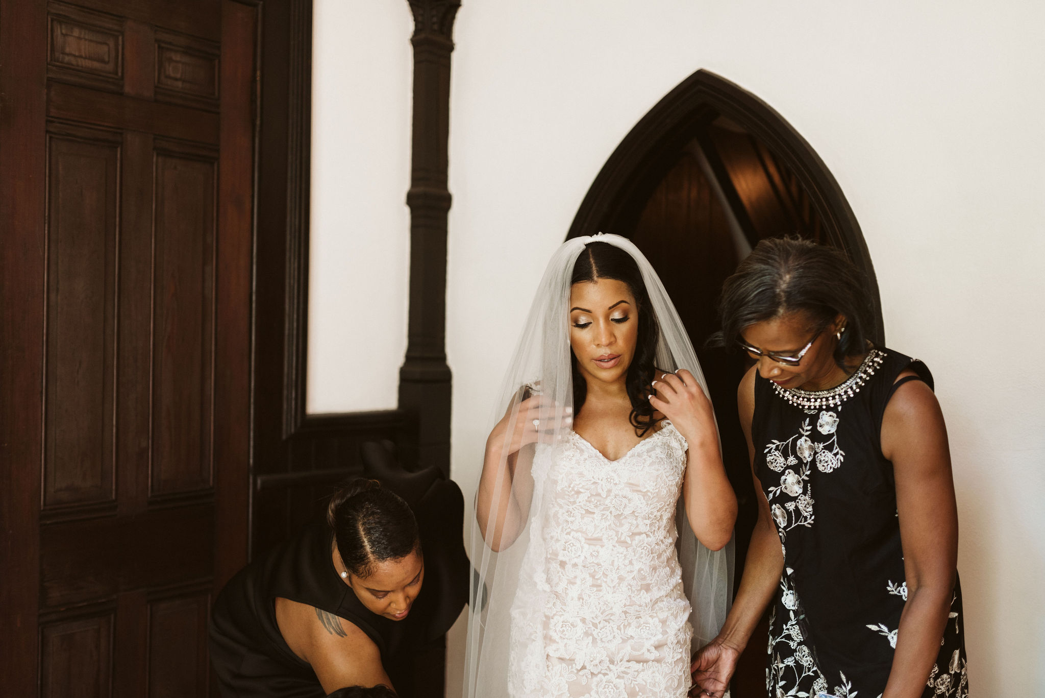  Baltimore, Maryland Wedding Photographer, Mount Vernon, Chase Court, Classic, Outdoor Ceremony, Garden, Romantic, Lace Wedding Dress with Long Veil, Bride Getting Ready Before Ceremony 