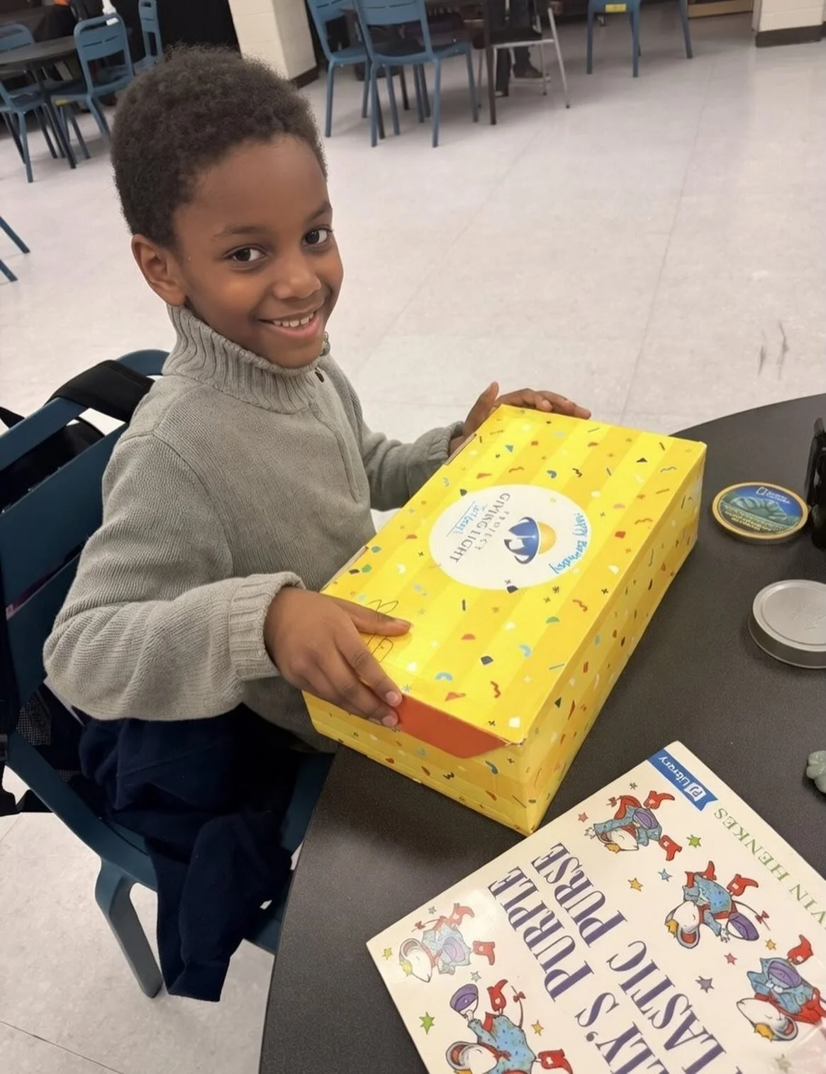 Pure happiness in a box! 📦✨ Project Giving Light is all about turning ordinary birthdays into extraordinary memories for kids in foster care. A smile say it all. Ready to brighten someone&rsquo;s day? Get involved now! ☀️

 #ProjectGivingLight #Birt