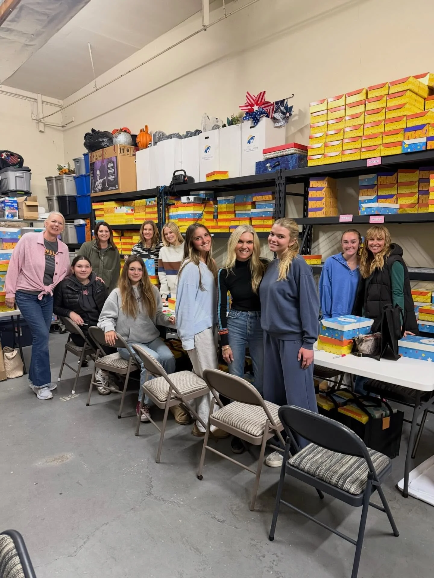 Raising daughters who serve.
Leading with love.
Changing lives together. ✨

Thank you Newport Beach R12 moms &amp; girls for making today so special. 💛

#ProjectGivingLight #ServeWithLove #NewportBeach