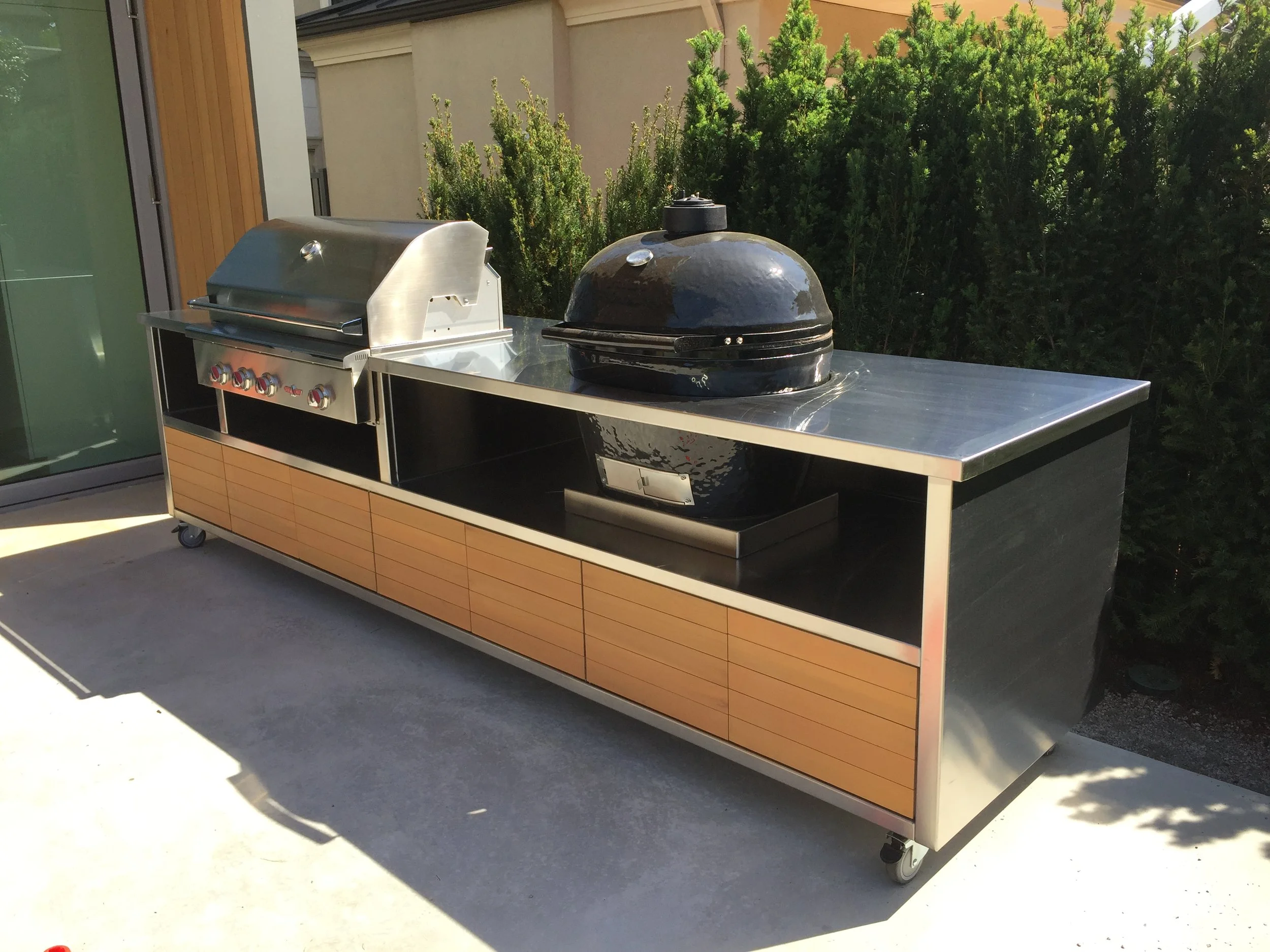  Mobile stainless outdoor kitchen, BBQ and Smoker. Peterborough County, Kawartha Lakes, Haliburton County 