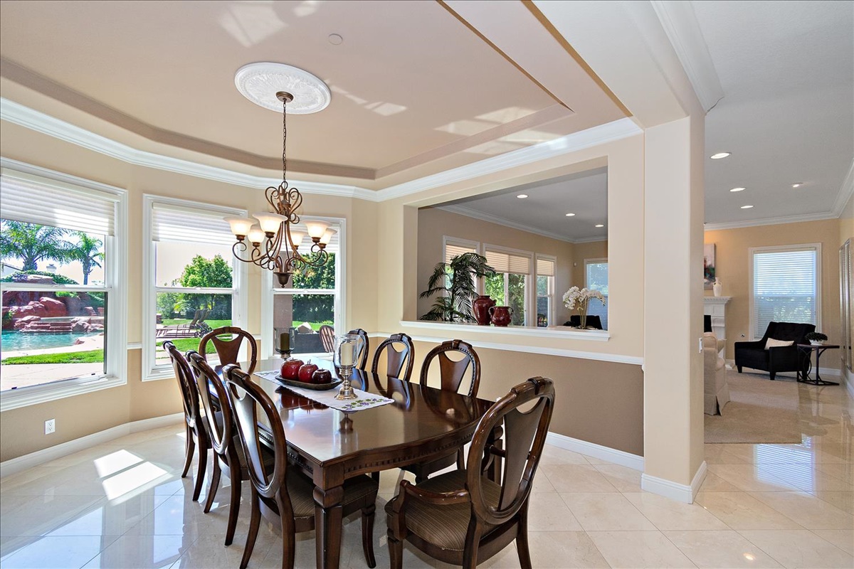 05-Formal Dining.jpg