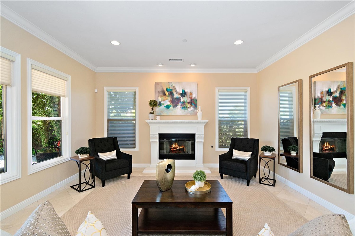 07-Living Room.jpg