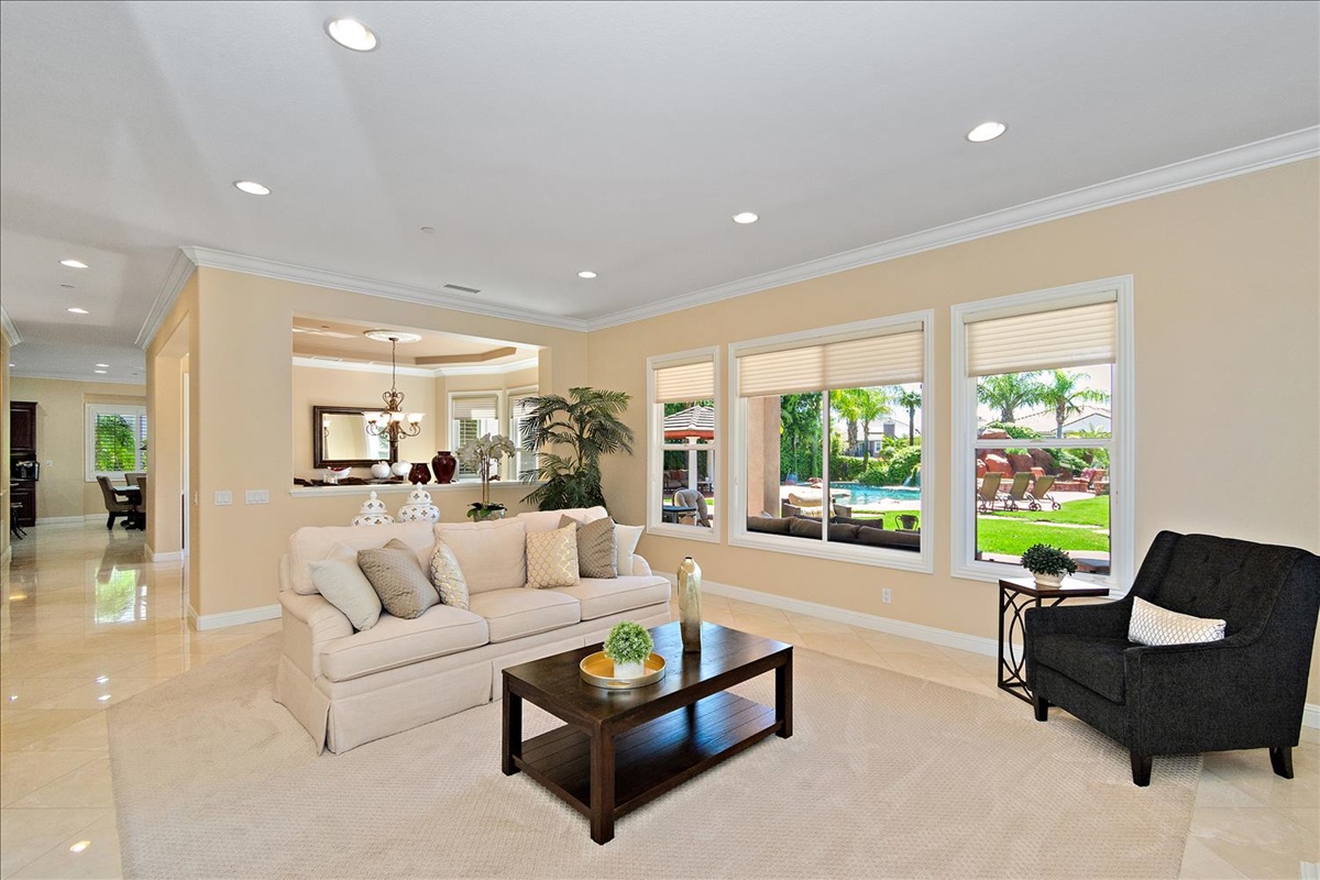 09-Living Room.jpg