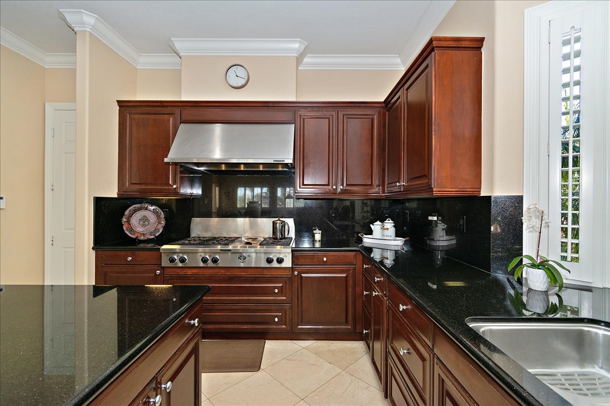 14-Kitchen.jpg