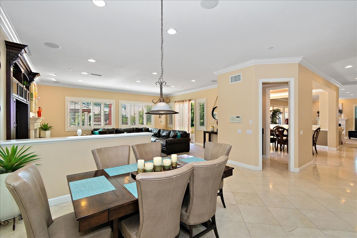 15-Dining Room.jpg