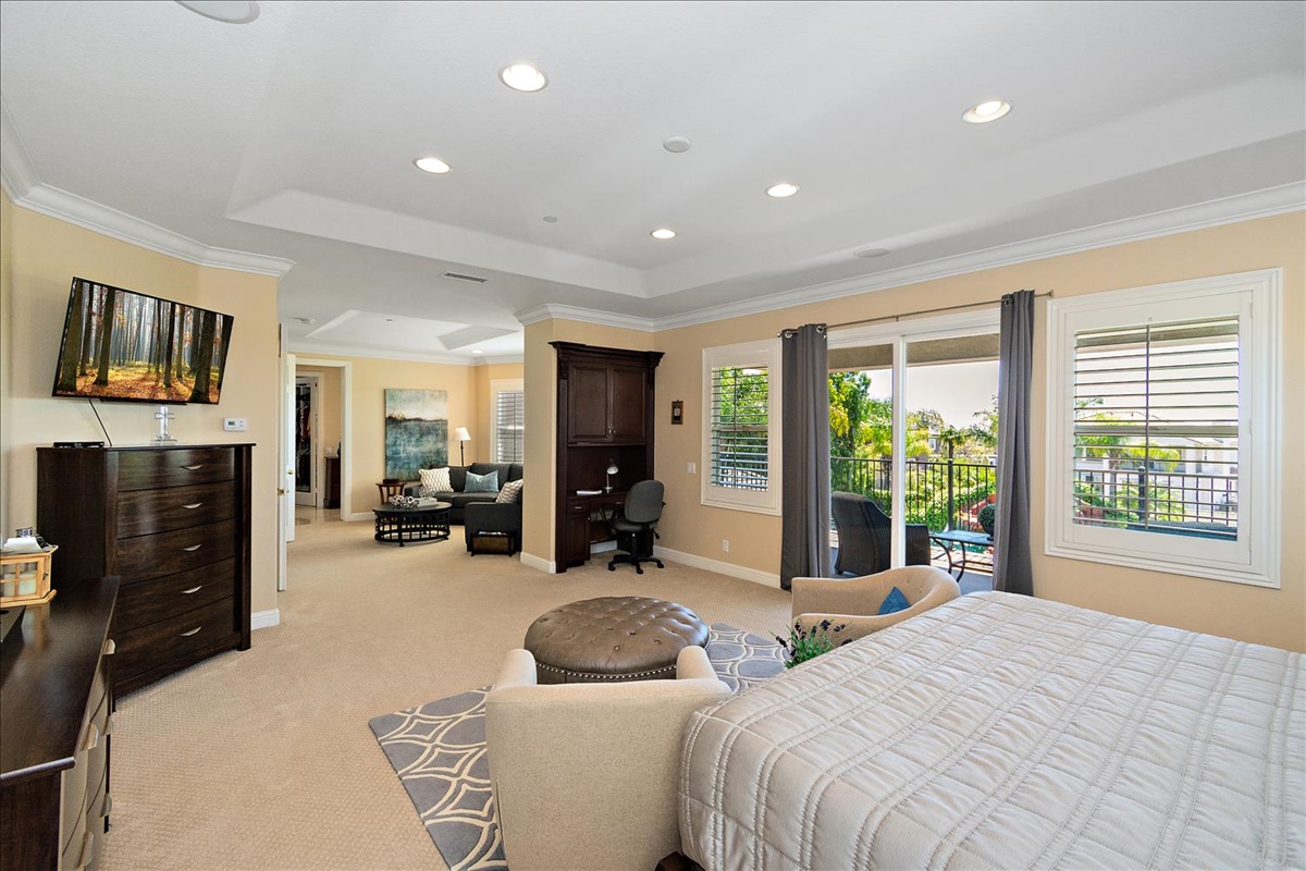 28-Master Bedroom.jpg