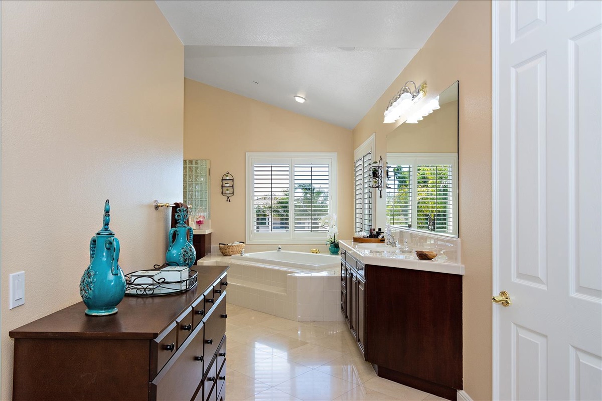 29-Master Bathroom.jpg