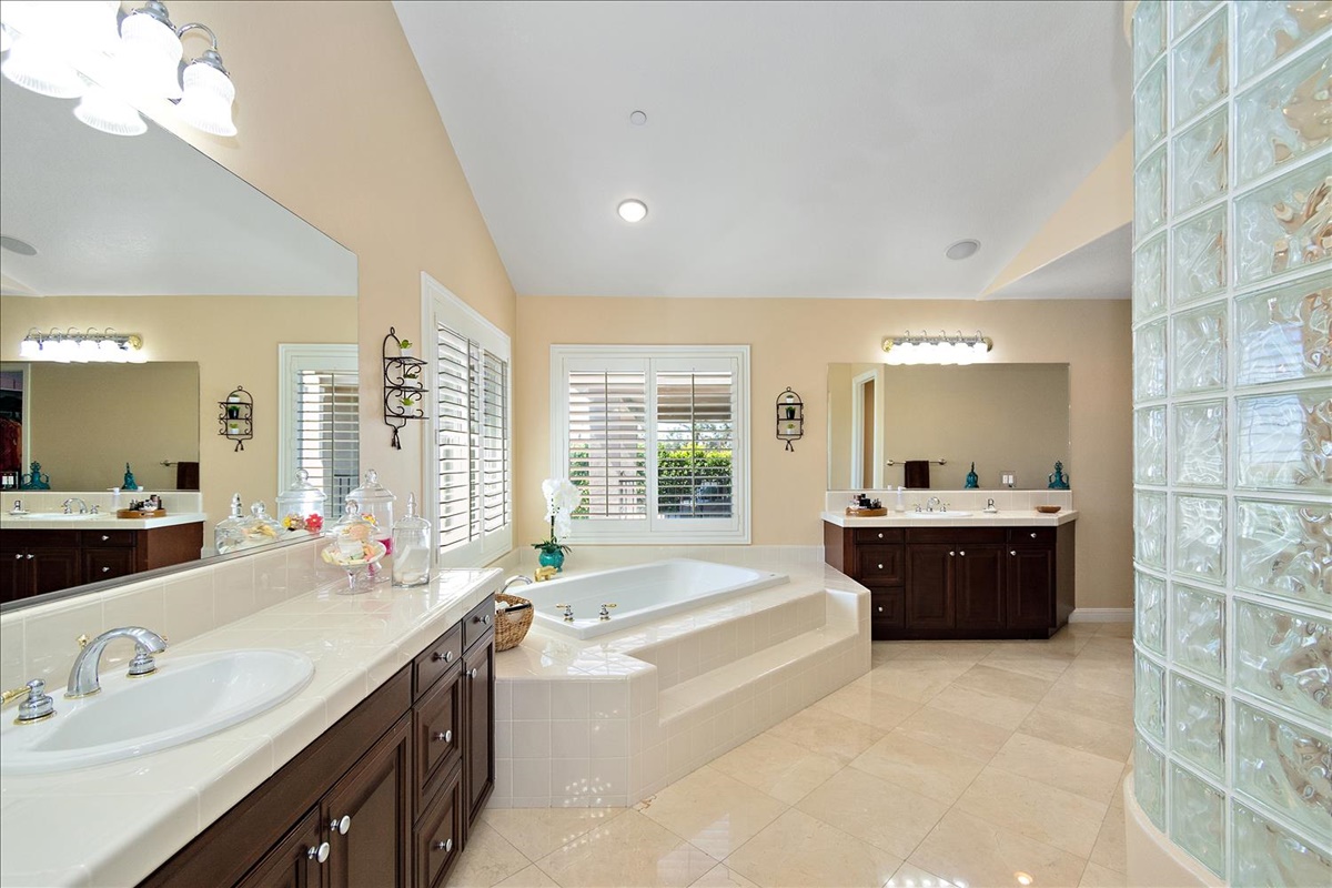 31-Master Bathroom.jpg