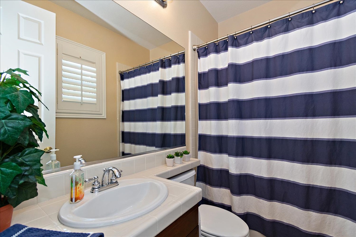 39-Bathroom.jpg