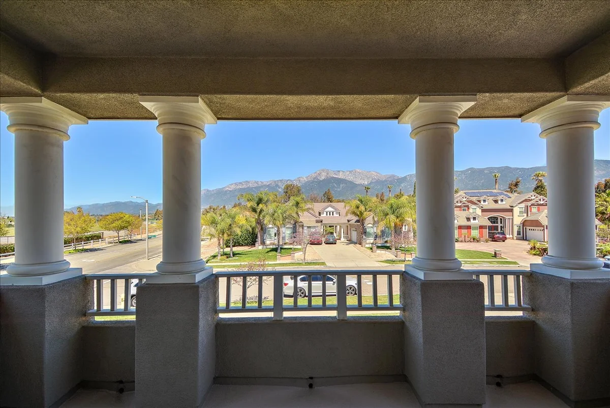 41-Balcony.jpg