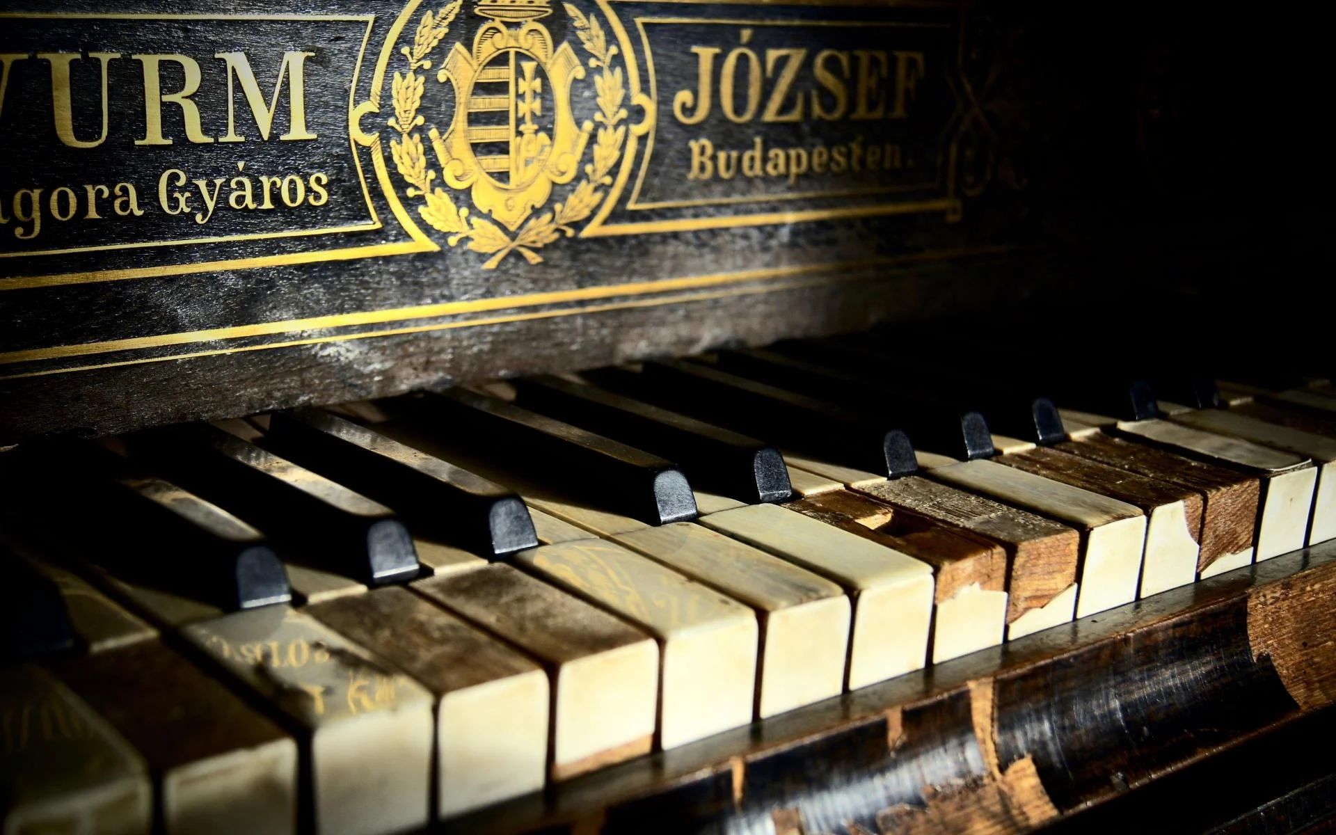 1920x1200_old_piano-1415046.jpg