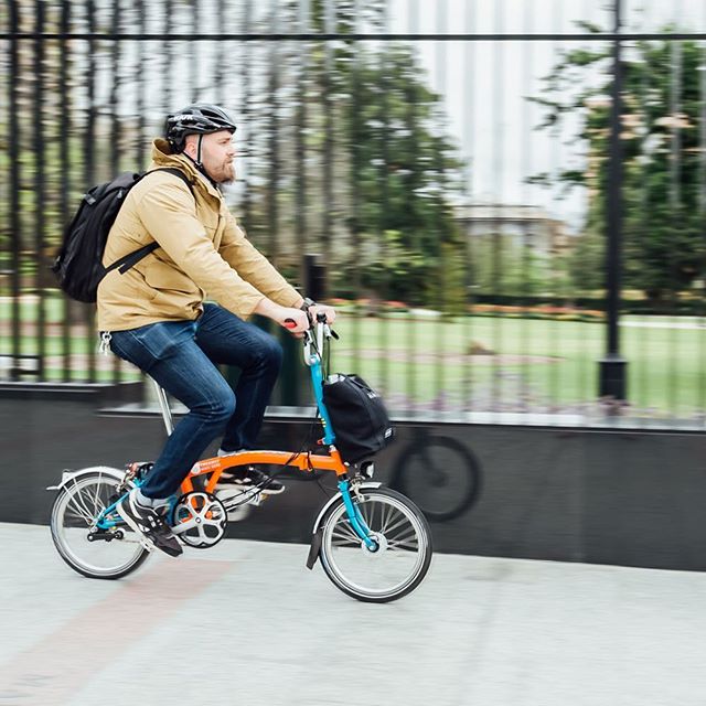 Our good friend Mr Stuckey from @befriendly just cruising past government house. #adelaide #southaustralia #treadlybikehire #hirenow #bikehire #squaremiletours #bromptonbicycle
