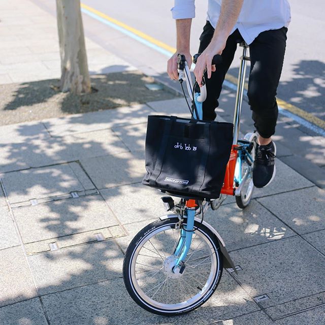 Always wanted to get yourself a Brompton on the cheap? All standard Brompton 2016 bikes are now $1899, available in a range of colours and configurations. Get in touch with us or drop in and test ride a @treadlybikehire bike before they're all gone! #bromptonbike #bromptonbicycles #brompton #foldingbike #treadlybikeshop #treadlybikehire @brompton_australia @bromptonbicycle 📸: @lanaadams