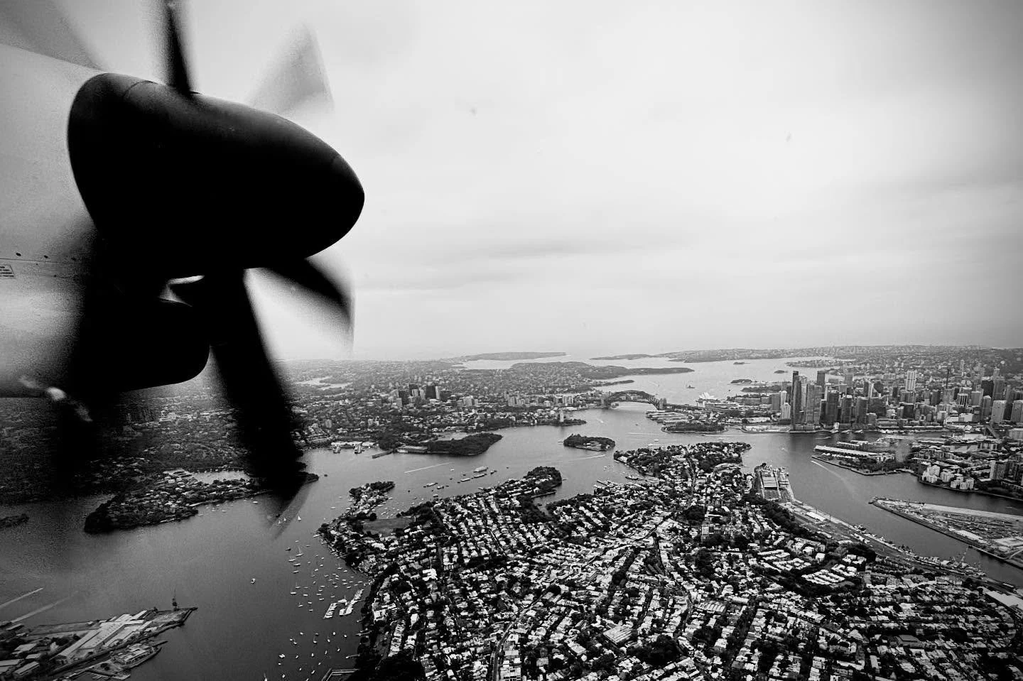 Last plane into Sydney for the year.

@abcaustralia @abcnews_au @abcaustralia #4Corners #FourCorners #cinematography #photographer #sydney #bw #bnw