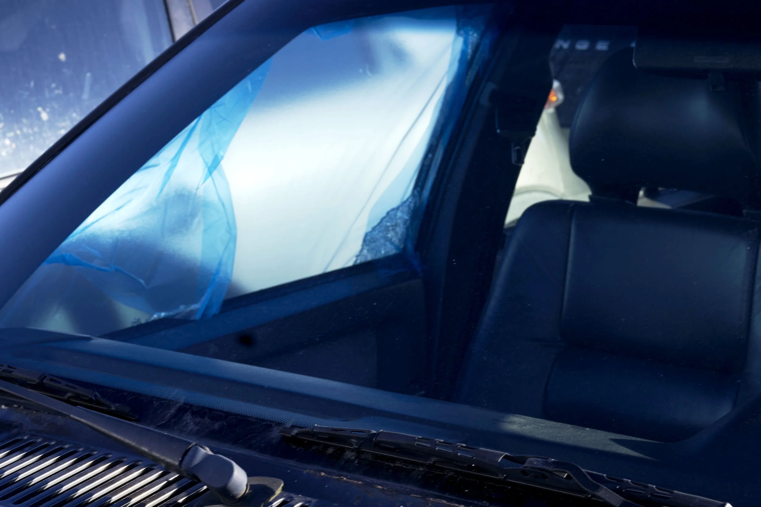 Broken Car, Photograph. 105 x 140 cm. Solo exhibition Rituals of Training, Tredje Våningen, Gothenburg. Curator: Oscar Ramos, 2025.