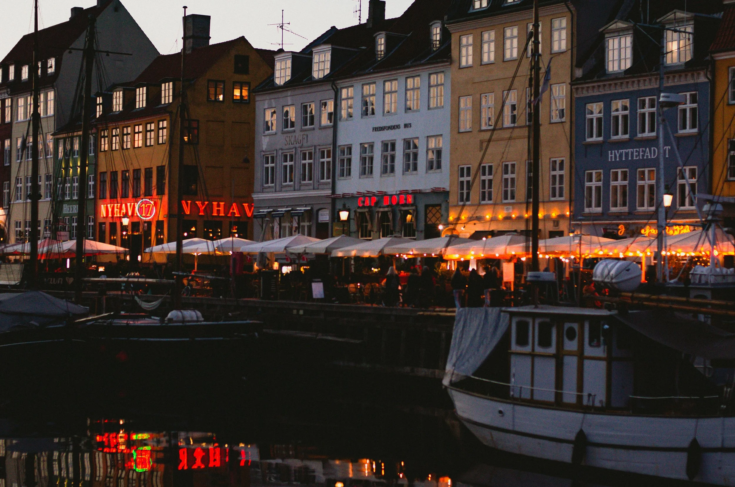 Nyhavn by Night_Cap Horn_Nyhavn kanal.jpg