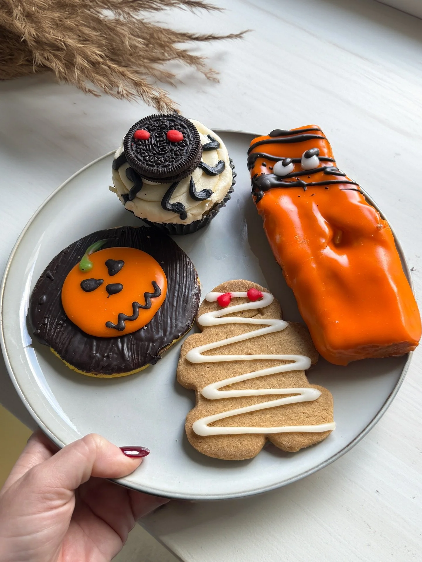 Halloween at @coughlansbakery 🫶🧟&zwj;♂️🎃🕷️

Spooky butterscotch yum yum takes the win for me, but they&rsquo;re all super tasty 🕸️

#vegan #bakery #halloween #plantbased