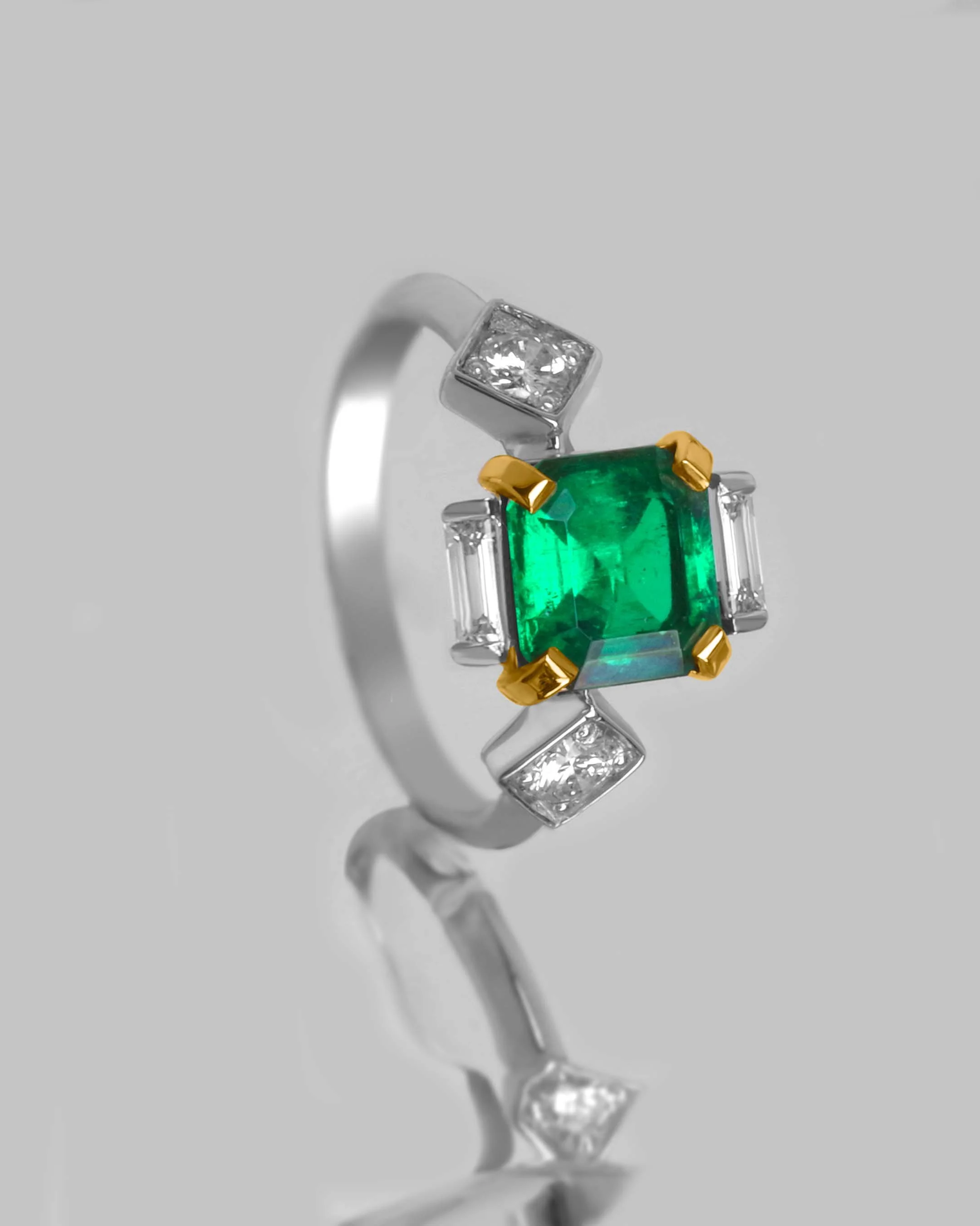 Bague-sur-mesure-emeraude-or-blanc-persta.jpg