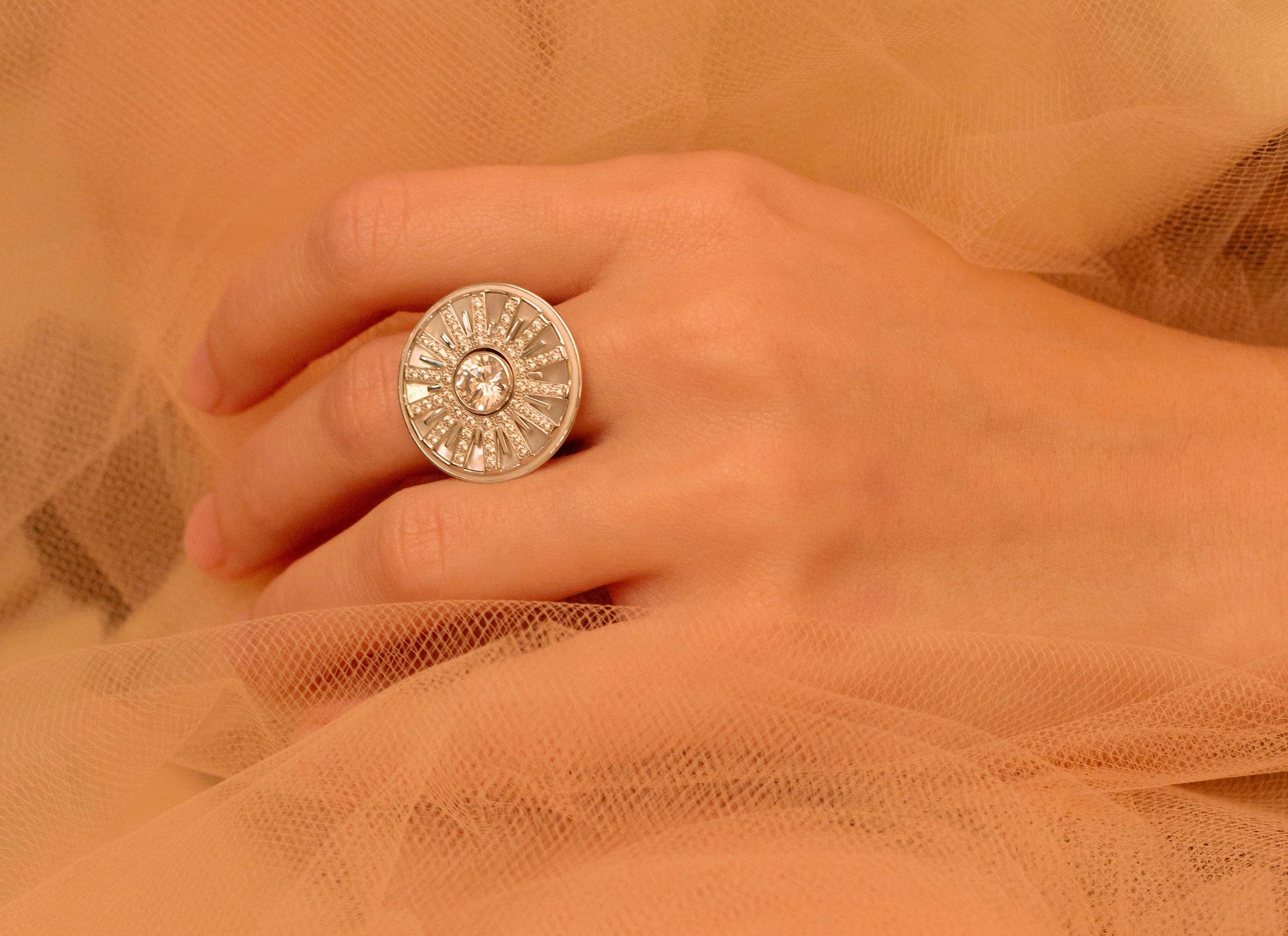Bague Soleil, haute joaillerie éthique à Paris - Or blanc palladié rhodié - Diamant de 1 carat
