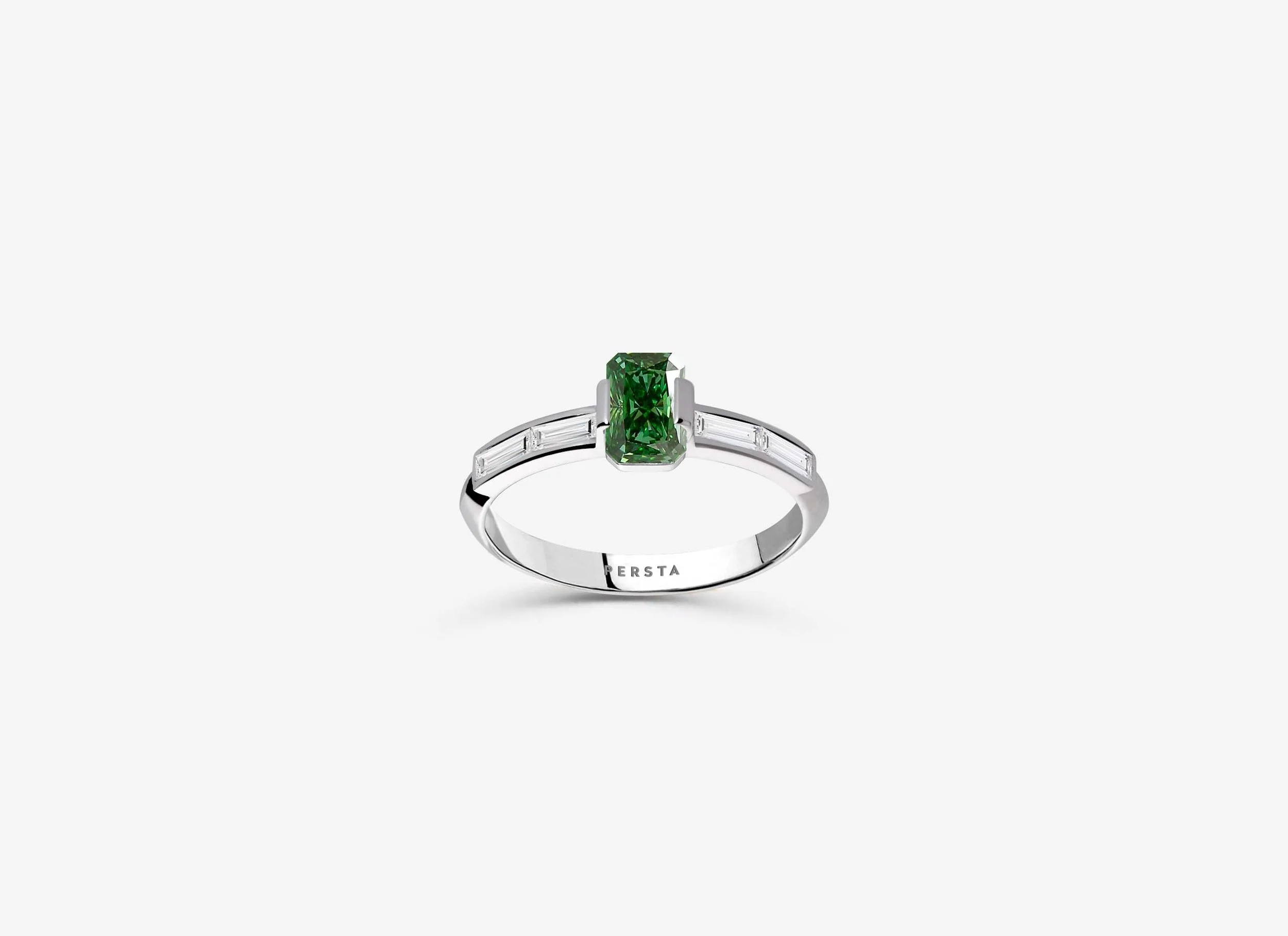 Solitaire-bague-de-fiancaille-diamant-vert-radiant-epaulee-baguette-or-blanc-persta.jpg