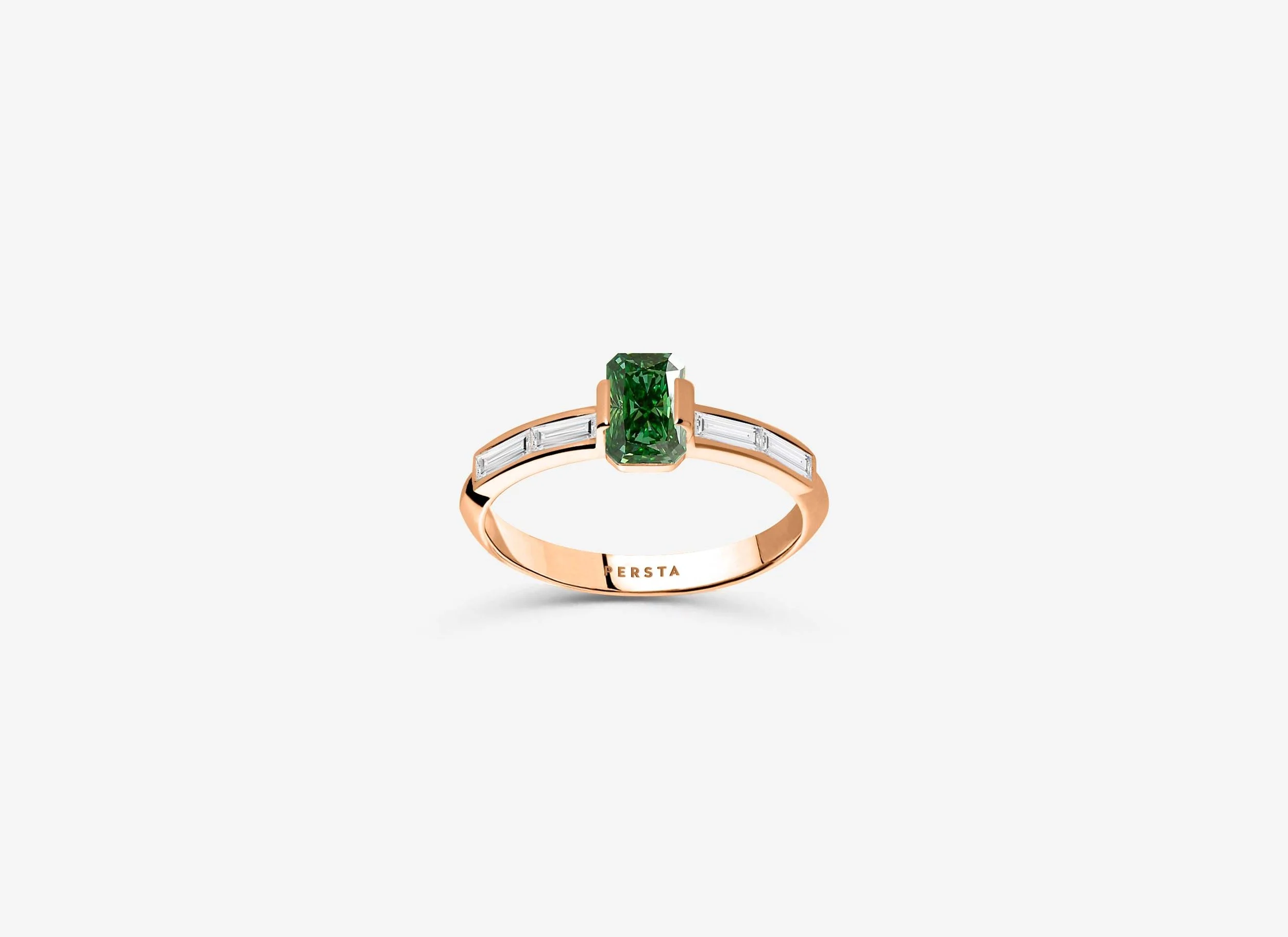 Solitaire-bague-de-fiancaille-diamant-vert-radiant-epaulee-baguette-or-rose-persta.jpg