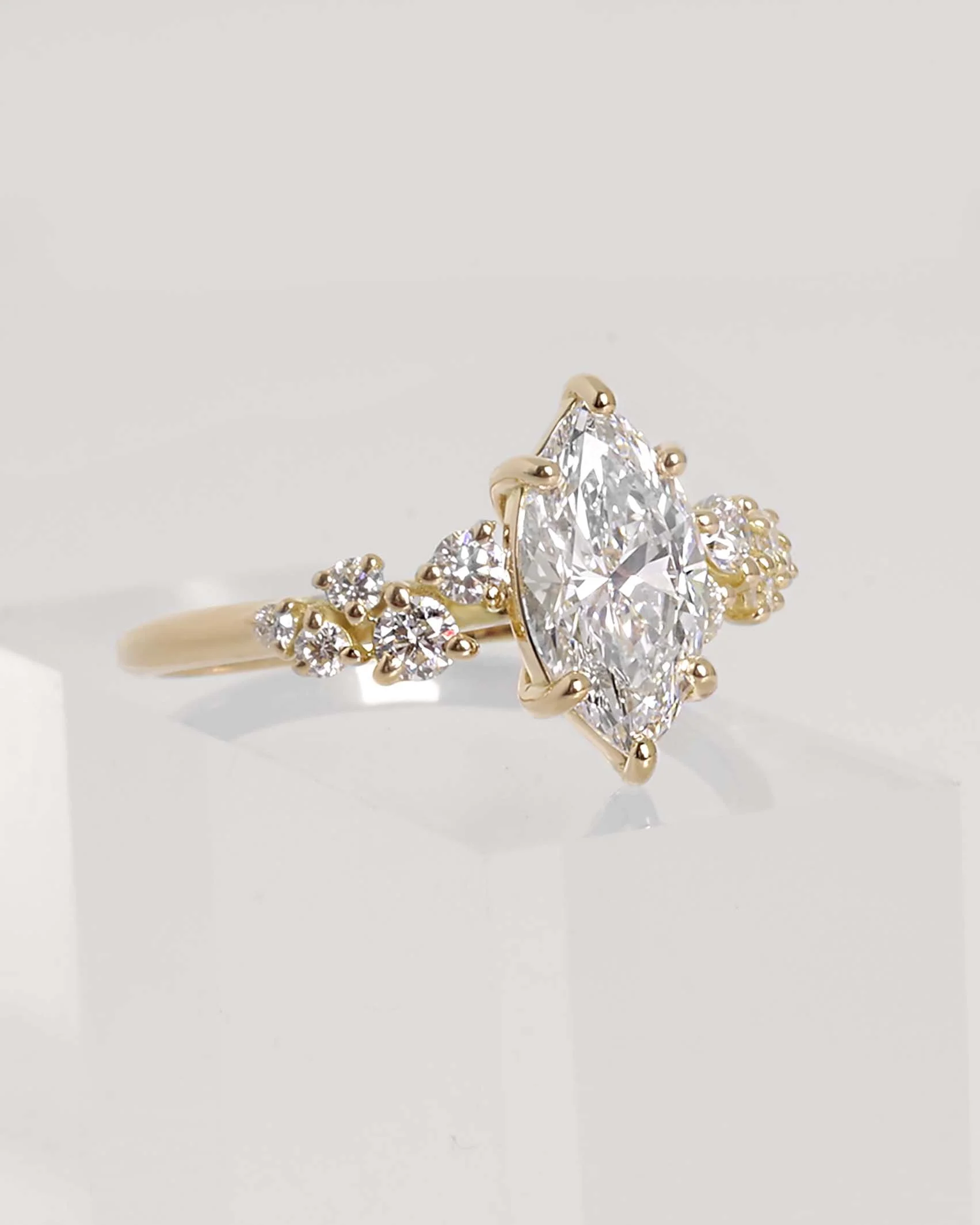 Bague-sur-mesure-diamants-marquise-or-jaune-persta.jpg