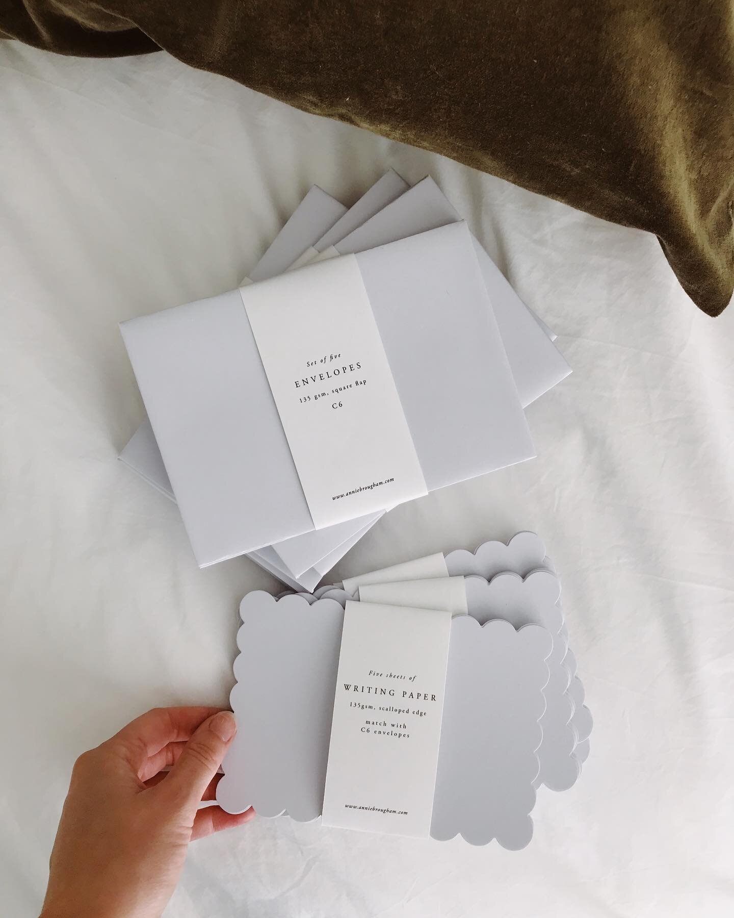 The scalloped writing paper sets are almost out of stock.. thinking I might try out a mew shade for the restock..🤔🤗 any thoughts?

#darlingmovement #poetryofsimplethings #livemoremagic #snailmailrevolution #theartofslowliving #ofwhimsicalmoments #s