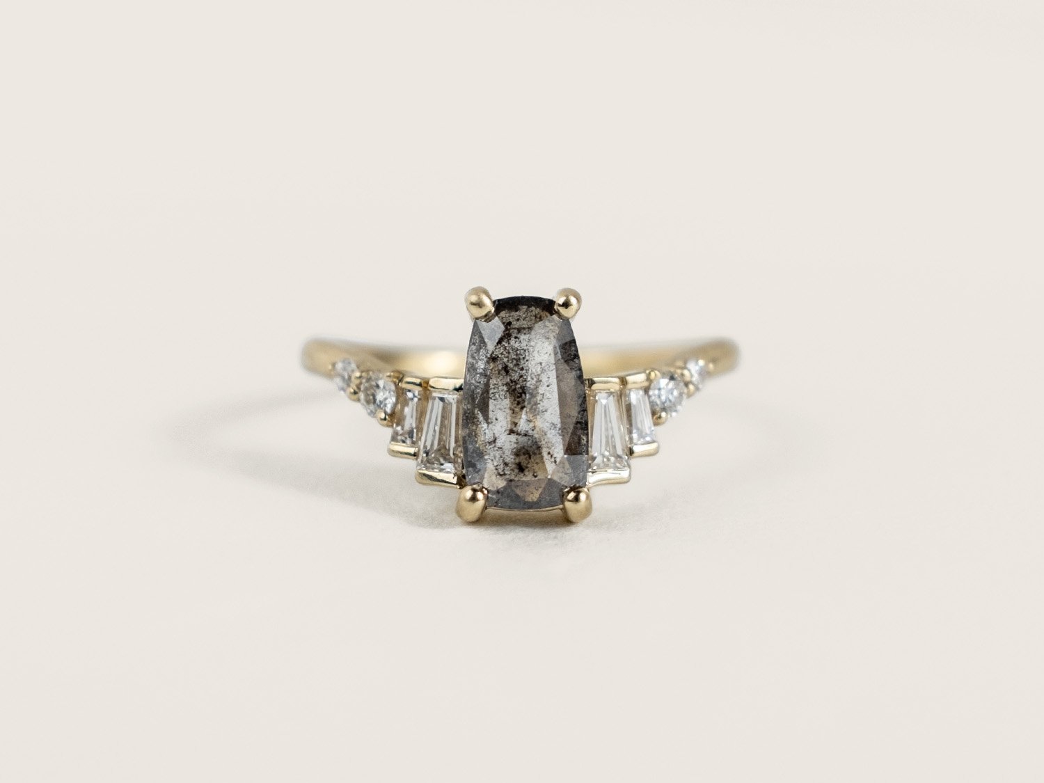Artemis Ring in gold and salt & pepper diamond, size 6