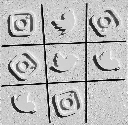 TRIS 1 - Instagram vs Twitter