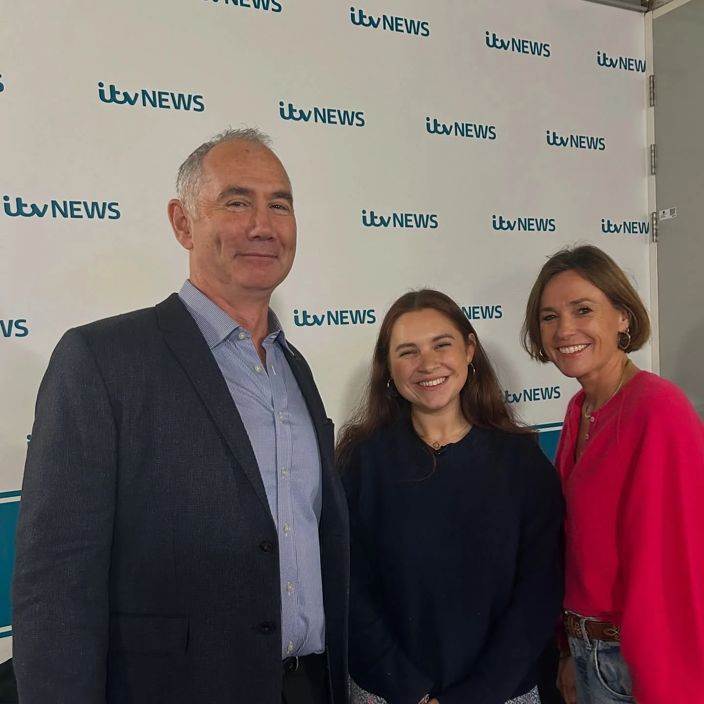 🎬 Behind the scenes…
You may have spotted Professor George Du Toit on Sky News, Good Morning Britain, ITV News & more over the past few weeks… he’s been busy! 👨🏻‍⚕️👀📺
Prof George has been speaking on the UK launch o