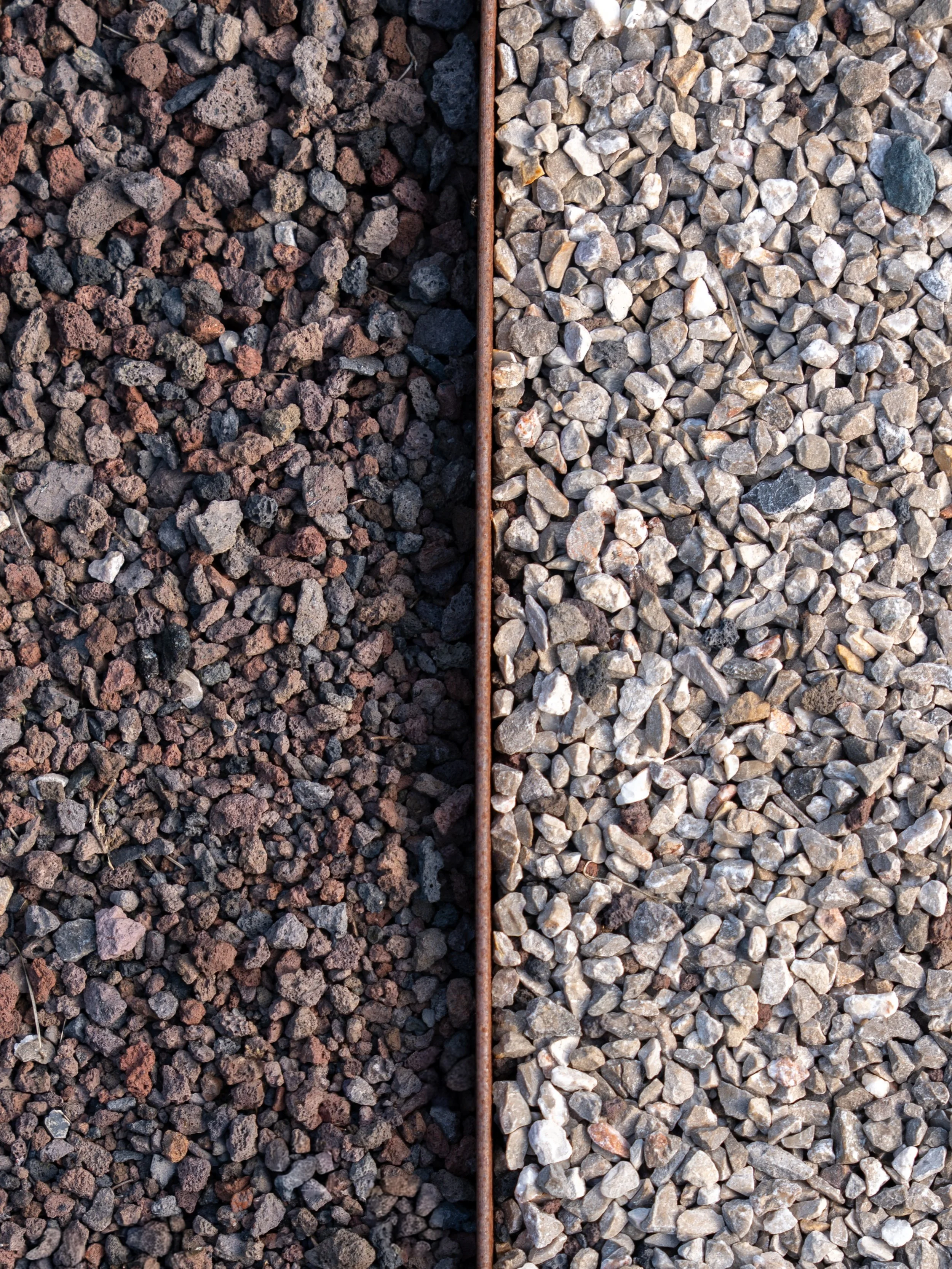 Pure elegantie zit in de details. 

Met een afboording in cortenstaal, krijgt elke tuin een stijlvolle en exclusieve uitstraling. De warme, natuurlijke kleur brengt rust en contrast, terwijl de strakke lijnen tussen de vlakken zorgen voor een perfect