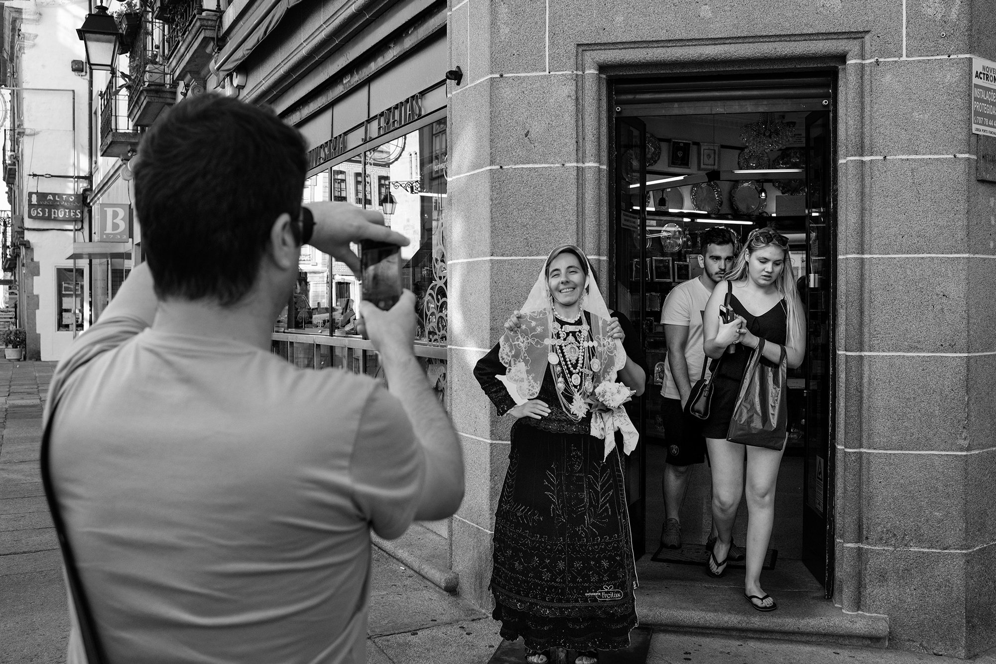 viana do castelo retrato durante a romaria a preto e branco streetphotography
