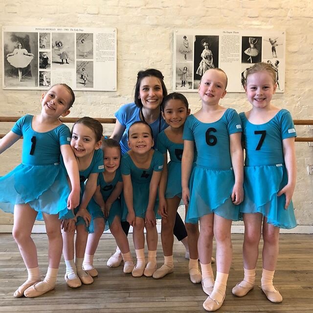 #throwback to our @royalacademyofdance exams last year.
Each dancer worked incredibly hard and we are so proud of what you have achieved.
#keepdancing .
.
.
#throwbackthursday #rad #ballet #radexams #radclassaward #missnatasha #hummingbirdschoolofdan