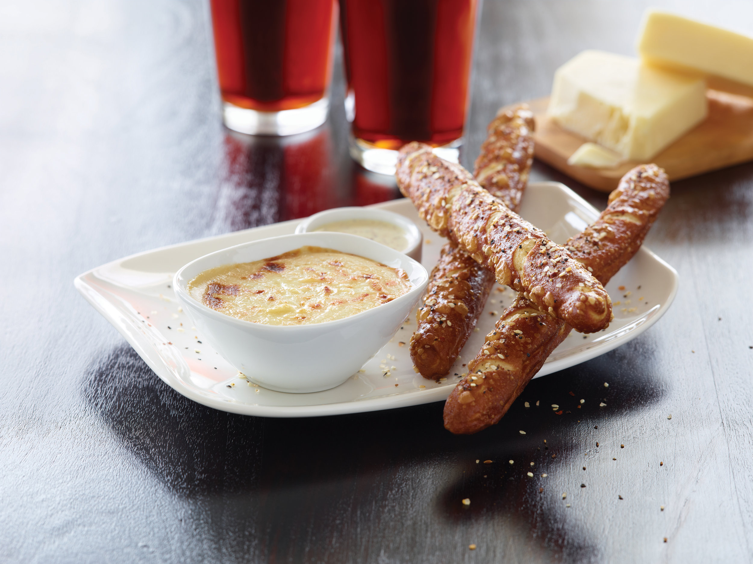 b_BrewPubPretzels_CheeseDipv1.jpg