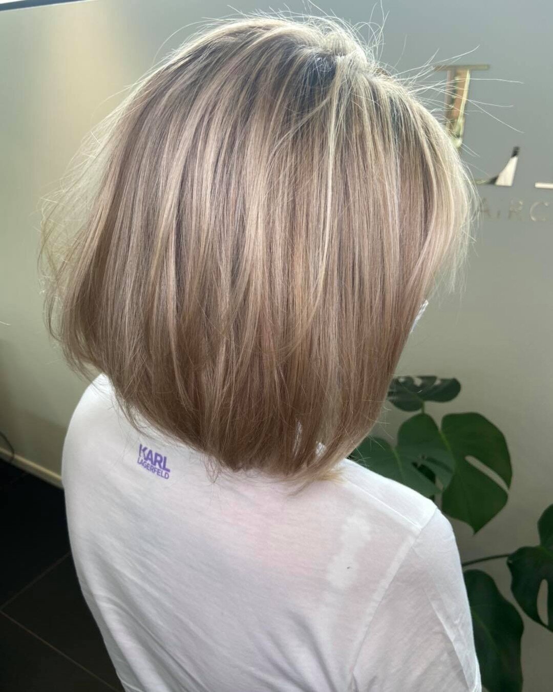 Niet alleen je ideale Balayage met highlights in combinatie met lowlights🙋&zwj;♀️, in plaats van de toners die sneller vervagen, is je snit 💇🏼&zwj;♀️belangrijk. 
Philip en Mireille staan dan ook persoonlijk in voor jullie &ldquo;summerlook&rdquo; 