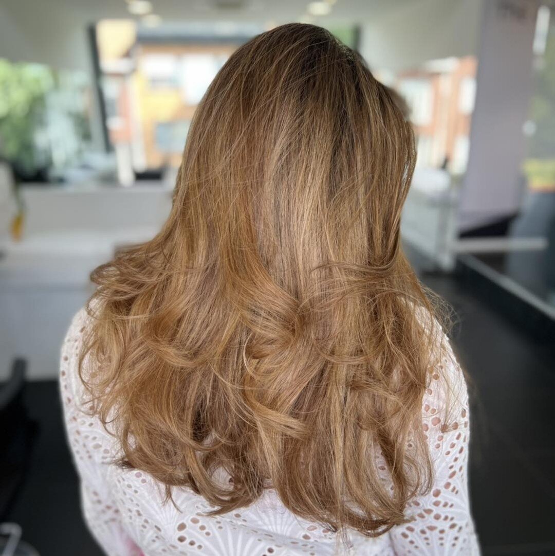 ✖️ M E T  V E E L  G O E S T I N G ✖️

&hellip; met veel goesting gaan we jullie terug bedienen in ons unique haarboetiek.

Mireille haar Balayage en kleurtechnieken en daarbij de snit en Styling van Philip zullen jullie haren terug A point maken.