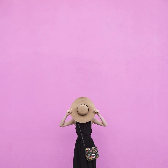 04_PaulSmith_PinkWall_BlackDress.jpg