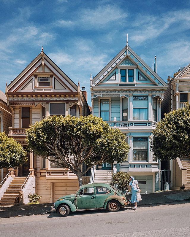 Me and the (painted) ladies ✨👸 ::
Was passing by and caught the old Volkswagen Beetle parked on the most perfect spot 🙌
::
#onlyinsf #mysf #sfblogger #sanfranciscolife #volkswagenbeetle
::
::
📷 by @asideofsweet