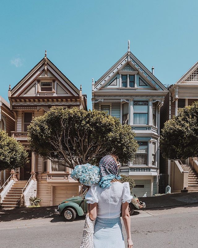 Time traveler in it&rsquo;s own city 🧳✨
::
#onlyinSF #sfchronicle #sanfranciscolife #sanfranciscoworld
::
::
Snapped by @asideofsweet