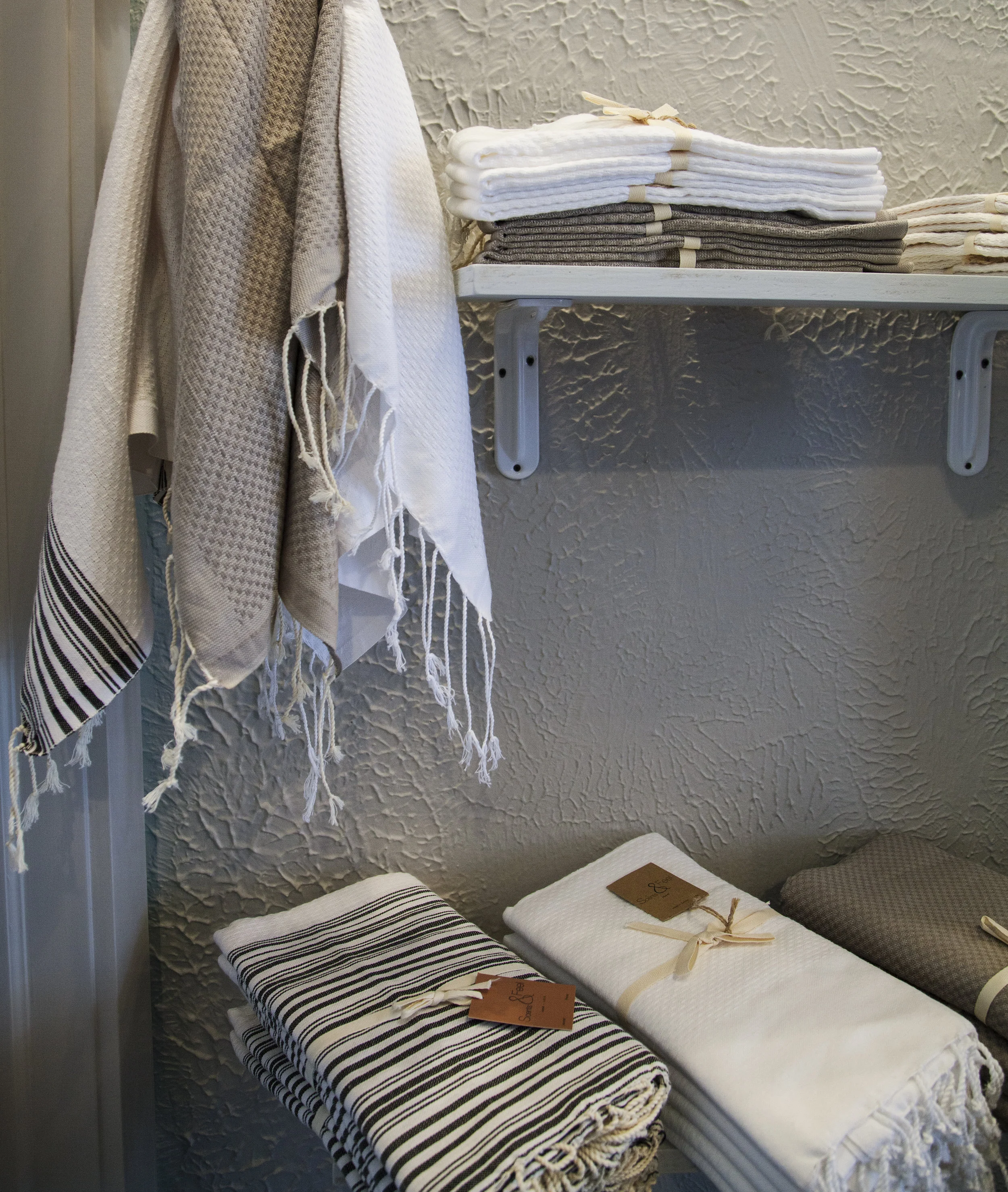 Neutral_fouta_Group.jpg