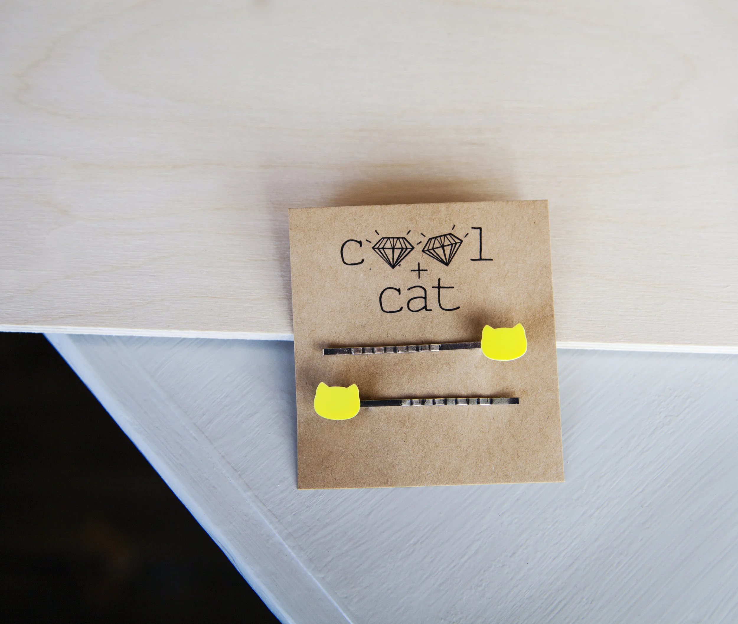 Yellow_Hairpins_Cat.jpg