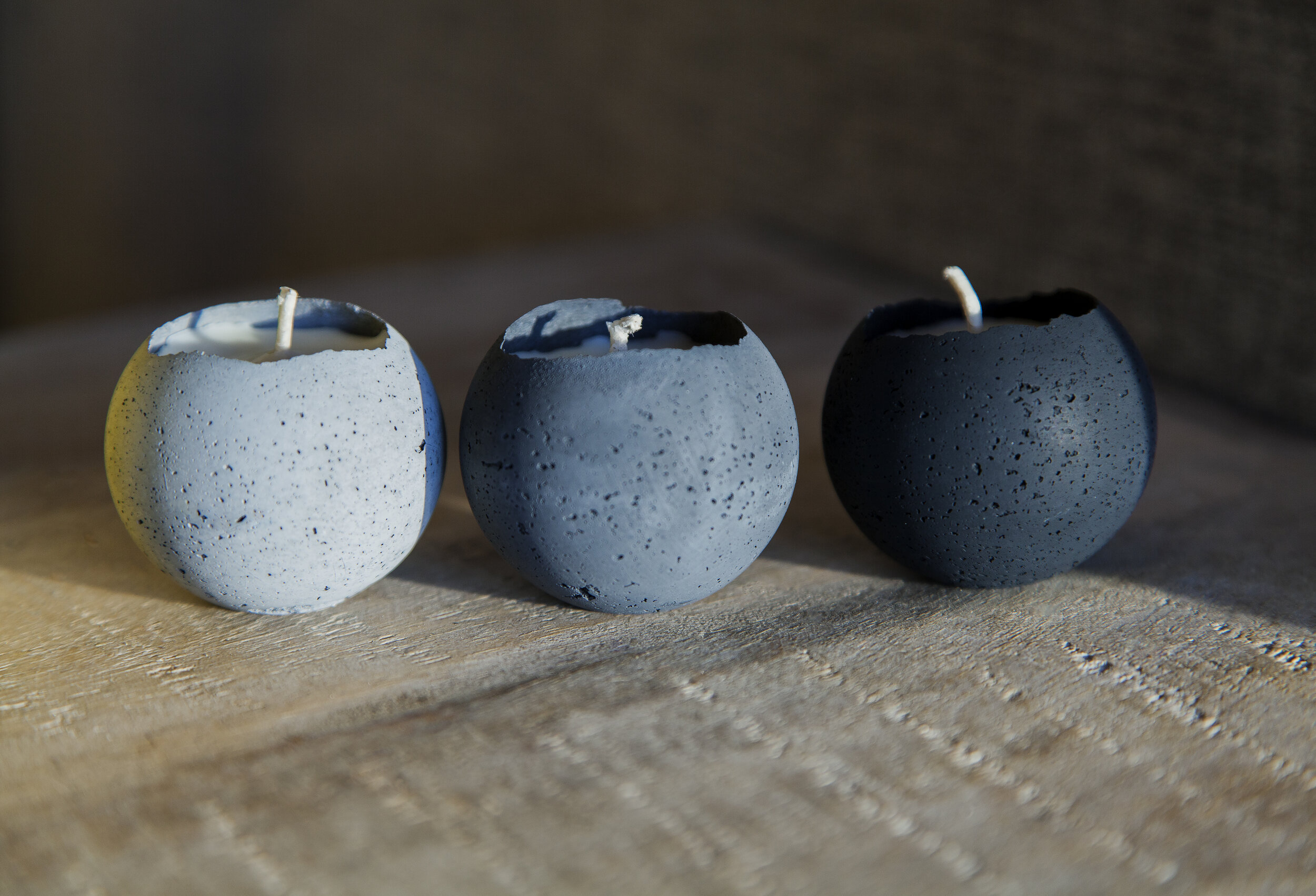 ThreeGreyTEalights.jpg