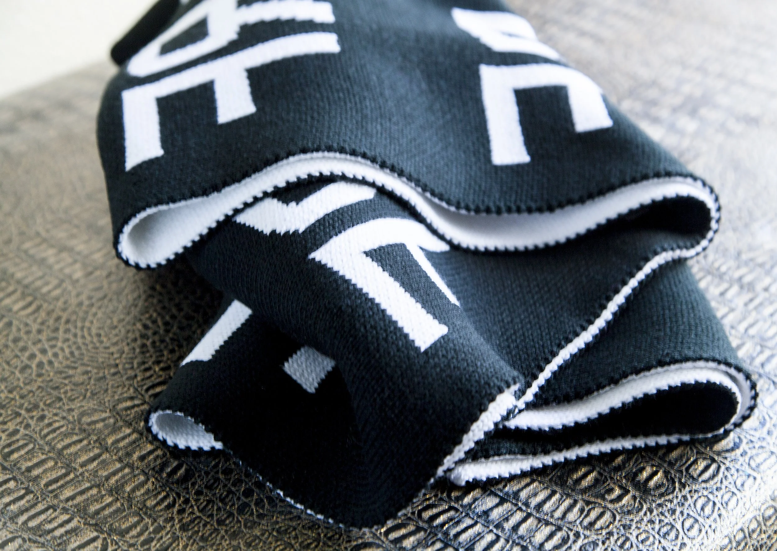 b:w  scarf 5.jpg