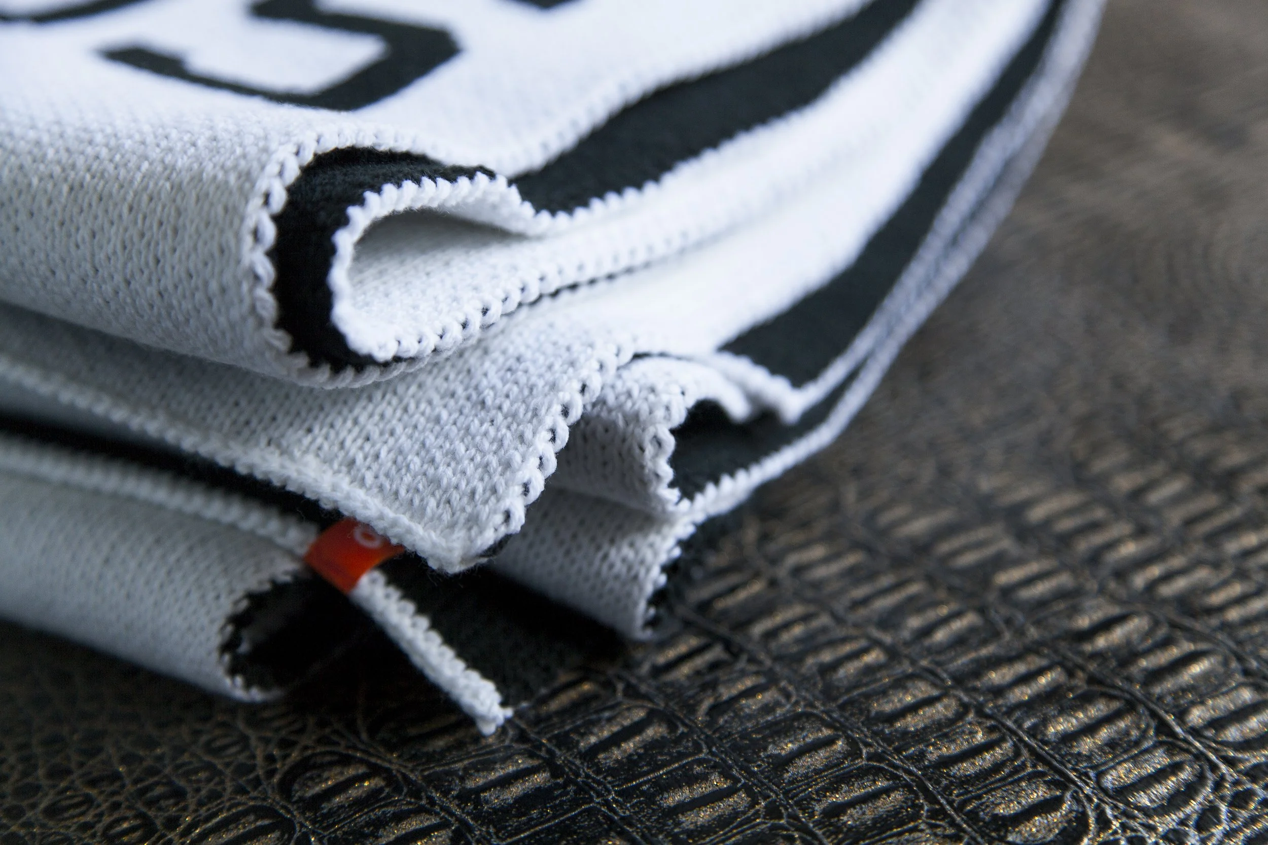 B:W Scarf 3.jpg