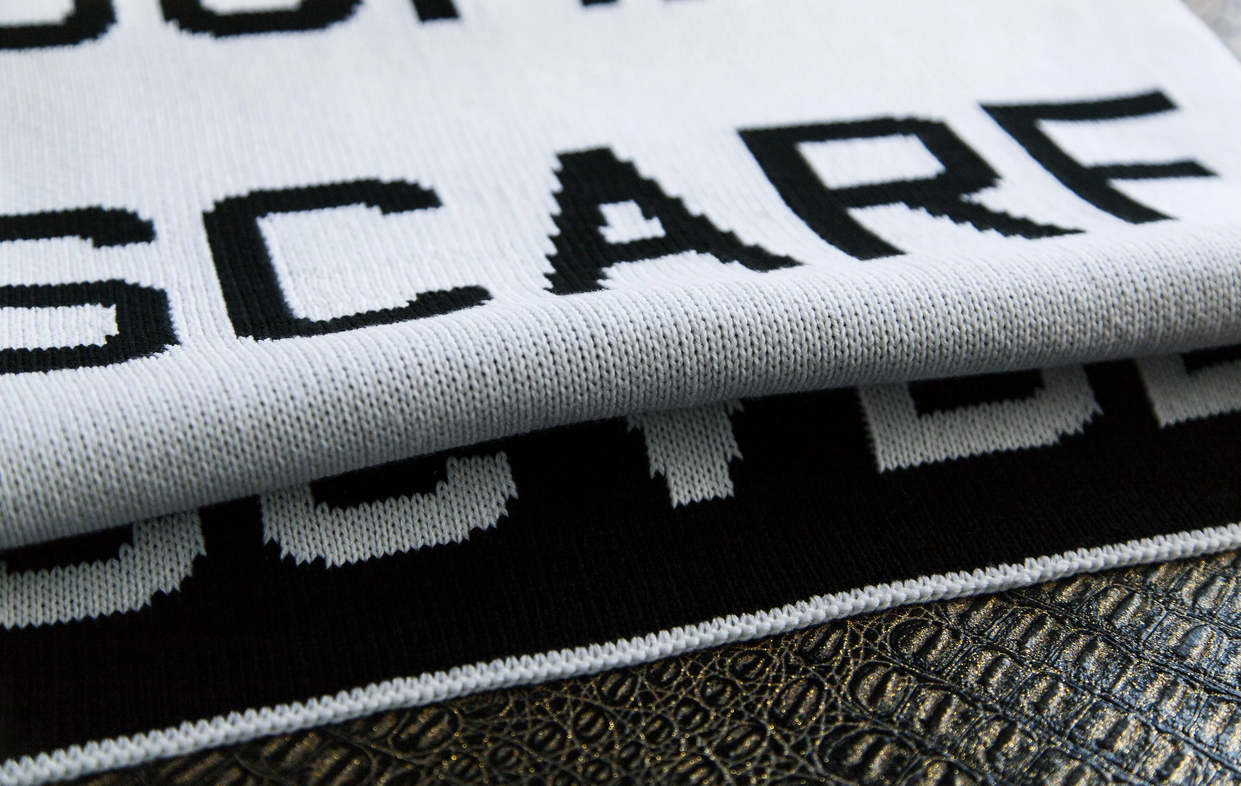 b:w scarf_6.jpg