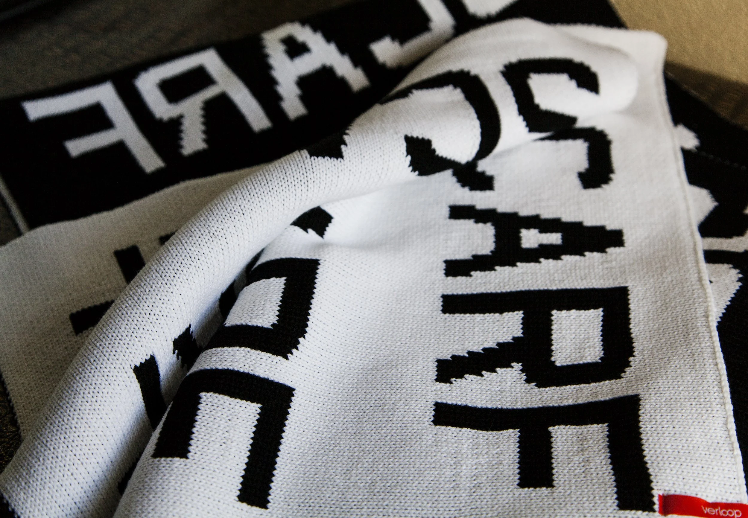 B:W Scarf 4.jpg