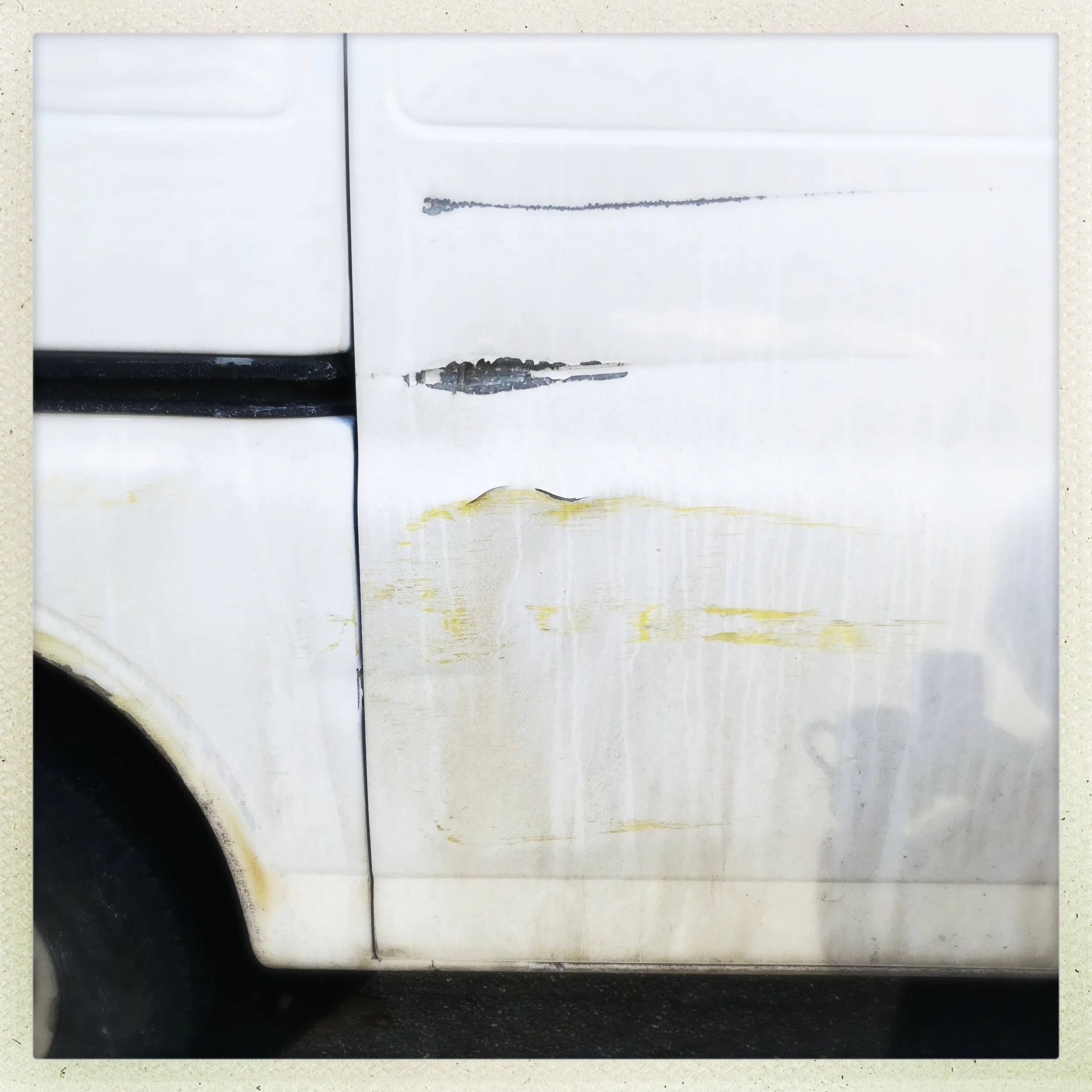 sideswipe drawing, van, an alleyway.