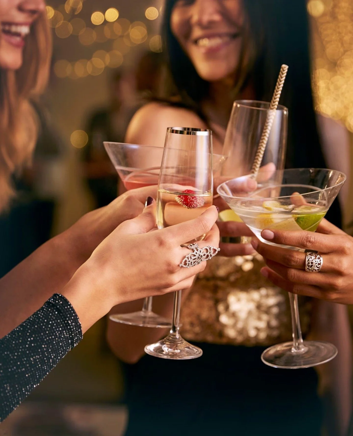 Happy hour and a big CHEERS to the weekend ahead! 🍹🥂⁠
⁠
⁠
⁠
⁠
#drinks #happyhour #weekend #cocktailporn #party #friyay #fridaynight #fridayfeeling #friday #friends #sundaise #sundaisehats #winetime #wine #shopsmall #shoplocal #fashion #style #insta