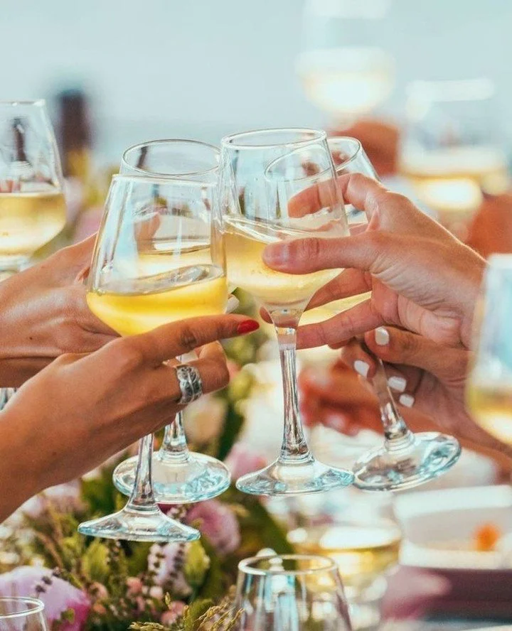 Raise your glasses high, because the weekend is here! ✨ Here&rsquo;s to unwinding, making memories, and soaking up every moment. Let the laughter flow and the good times roll! 🌟⁠
⁠
⁠
⁠
⁠
⁠
#drinks #happyhour #weekend #cocktailporn #party #friyay #fr